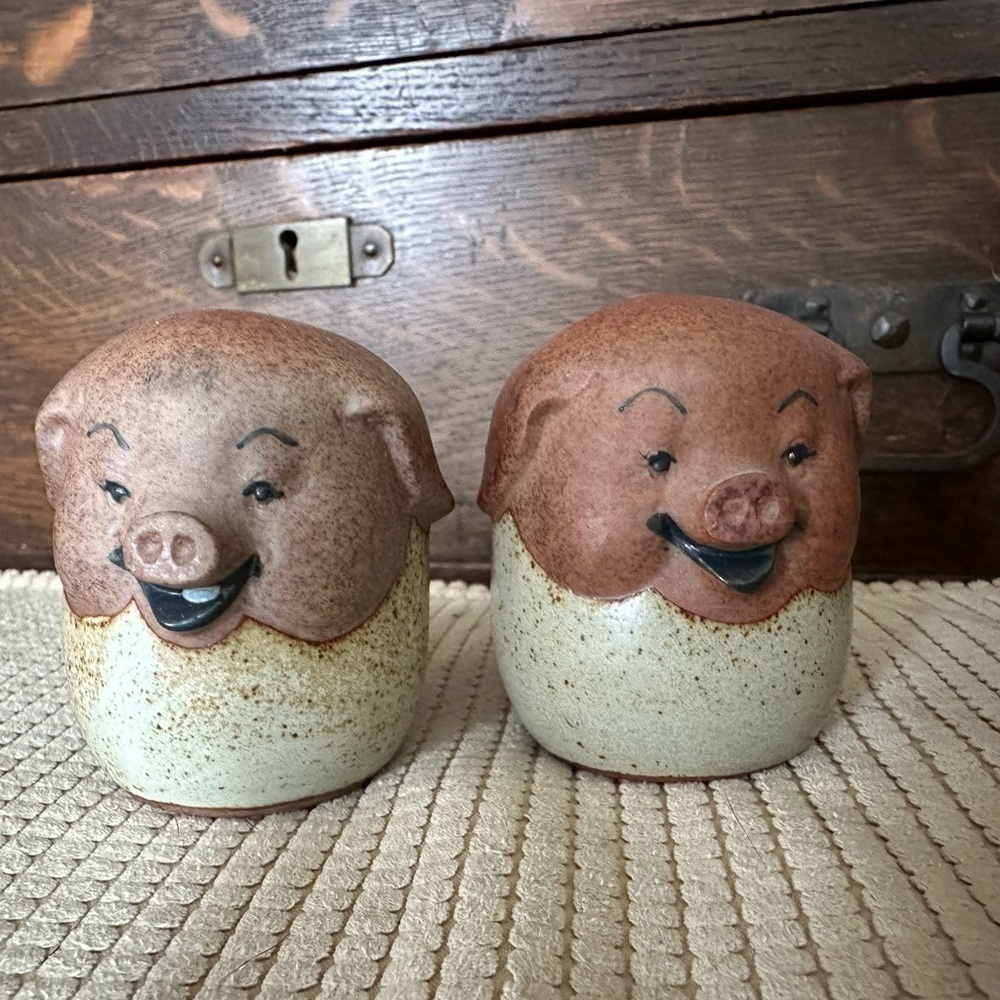 2/$30 - Vintage stoneware salt and pepper pigs Japan